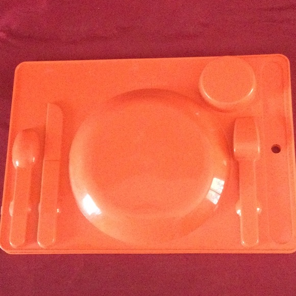 Two Plastic Food Trays - Picture 5 of 5